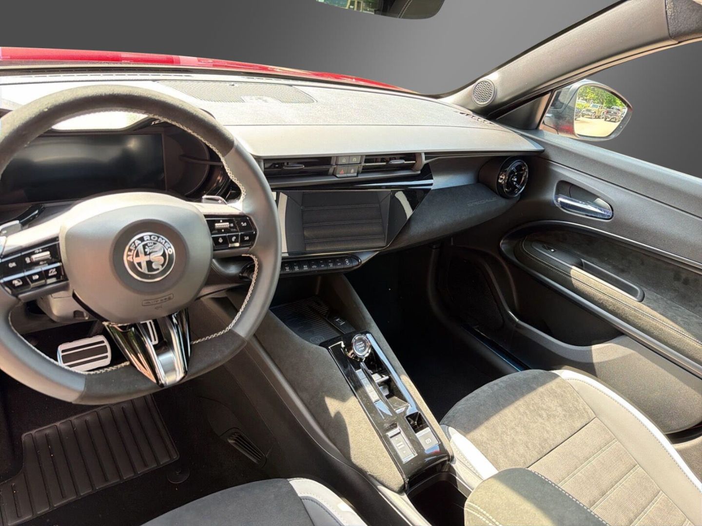 Fahrzeugabbildung Alfa Romeo Junior Ibrida Sport Speciale 1,2 VGT 107kW MY26