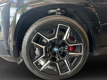 BMW XM - 5