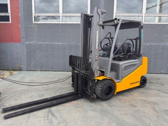 Jungheinrich EFG 430 Baujahr 2019/ Stunden 13656/ Akku NEU 20