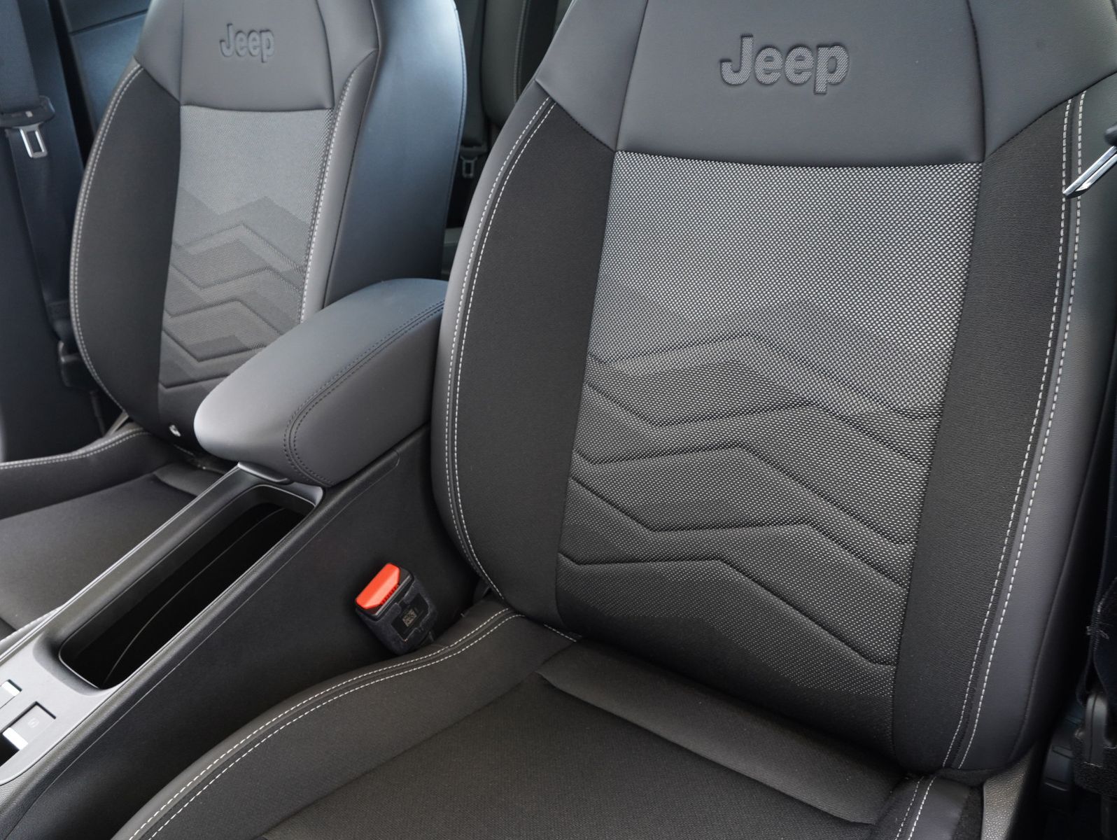 Fahrzeugabbildung Jeep Avenger 1.2 T-GDI Altitude LED/ACC/CAM/CARPLAY