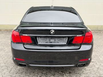 BMW 750 - 4