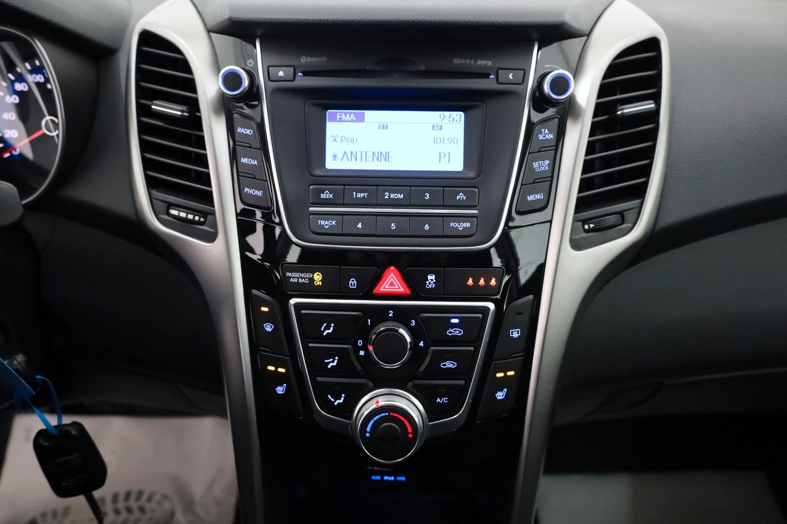 Fahrzeugabbildung Hyundai i30 FIFA World Cup Edition SH,PDC,8 fach bereift