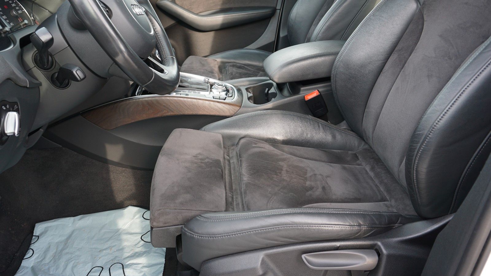 Fahrzeugabbildung Audi Q5 2.0 TDI 140 kW quattro, Standheizung, Pano