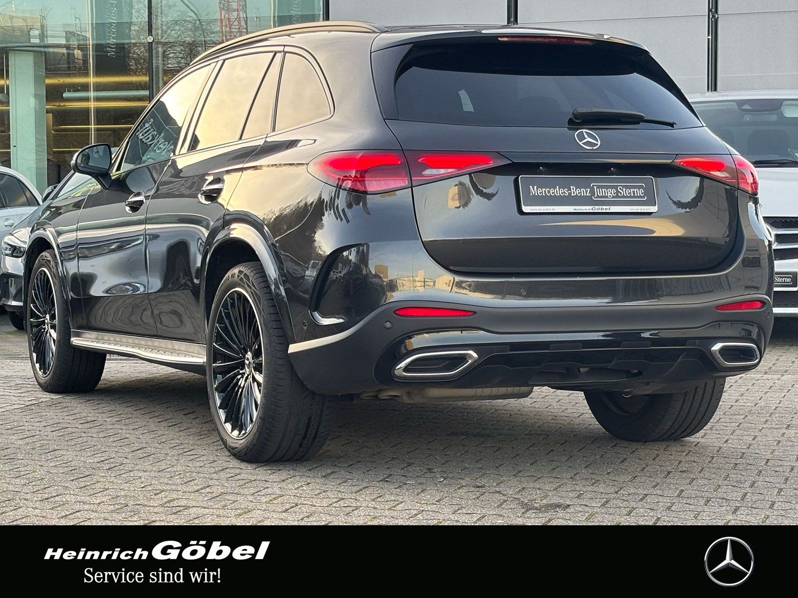 Fahrzeugabbildung Mercedes-Benz GLC 300 d 4M AMG*PANO*AHK*20ZOLL*360°KAM*DISTRON