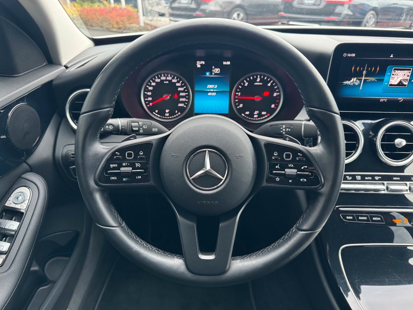 Fahrzeugabbildung Mercedes-Benz C 180d T LED+RKamera+SHZ+DAB