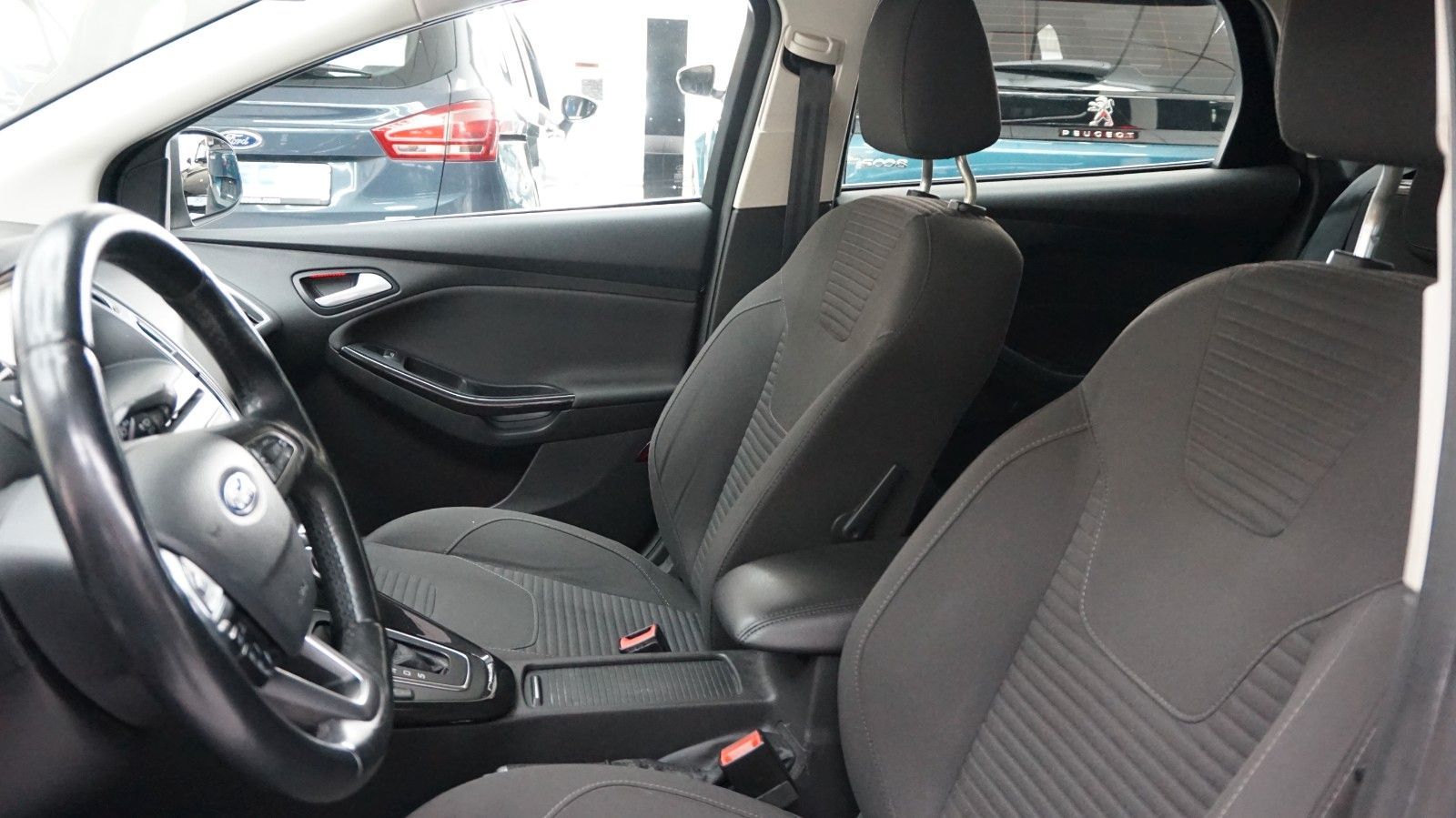 Fahrzeugabbildung Ford Focus Turnier Titanium  4,4L / 100 Verbrauch
