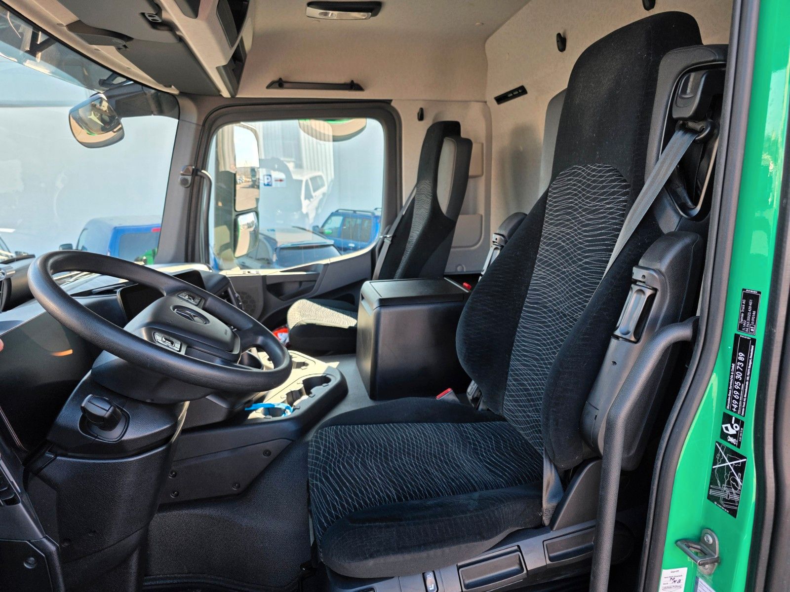 Fahrzeugabbildung Mercedes-Benz Actros 1824 L 4x2 LBW 2.000kg Tür Kamera Navi
