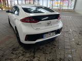 Hyundai IONIQ PLUG-IN HYBRID Style Schiebedach TÜV neu - Hyundai IONIQ Style mit Hybrid-Antrieb (Benzin/Elektro)