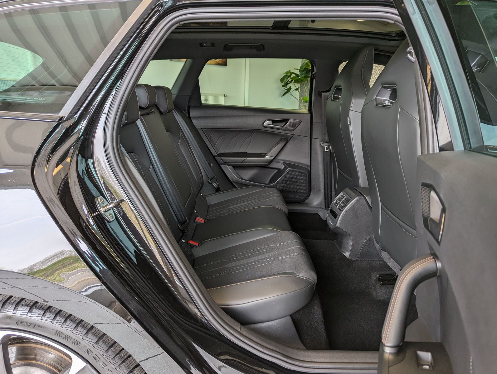 Fahrzeugabbildung CUPRA Leon 2.0 TSI VZ 4Drive Vision+ Matrix Pano ACC