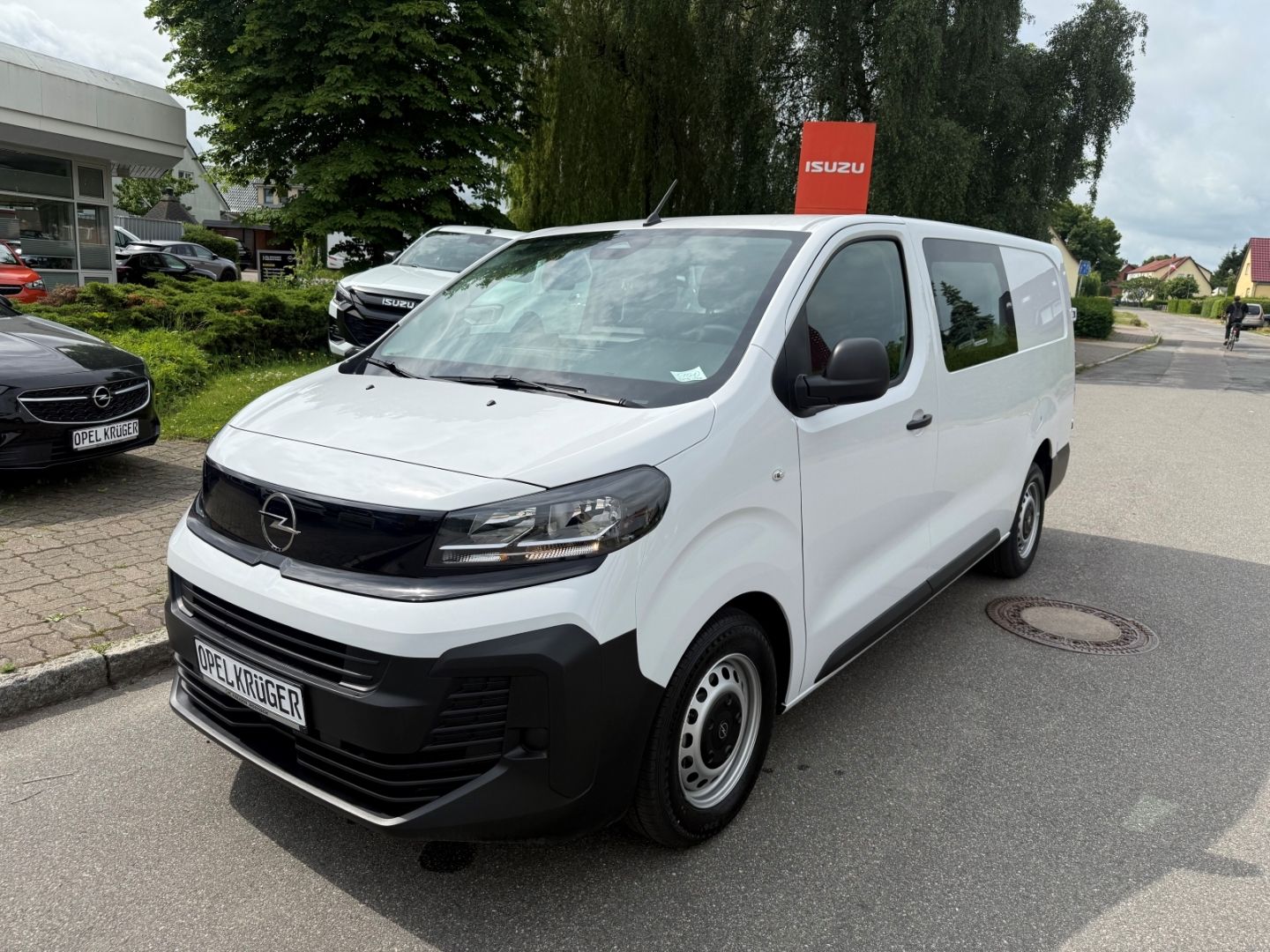 Fahrzeugabbildung Opel Vivaro 2.2 XL +SHZ+LHZ+Kamera+Laderaumschutz