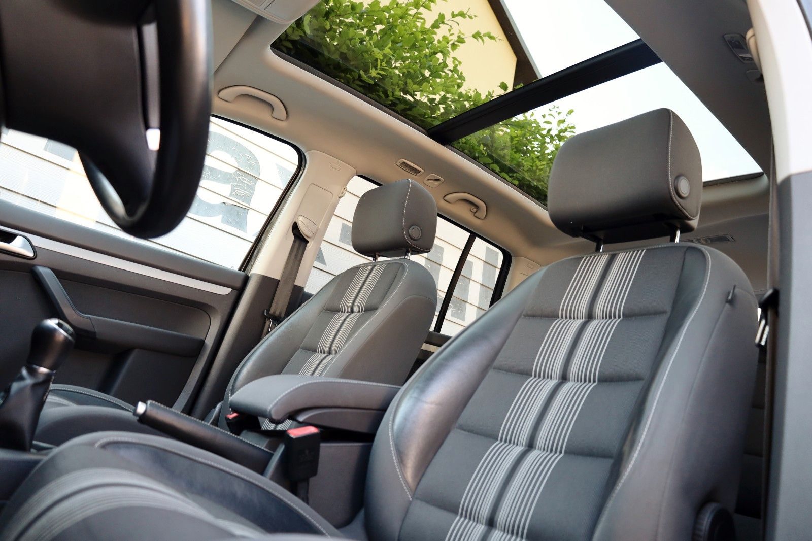 Fahrzeugabbildung Volkswagen Touran Match Navi,Panorama,SK,PDC,AHK,SR+WR