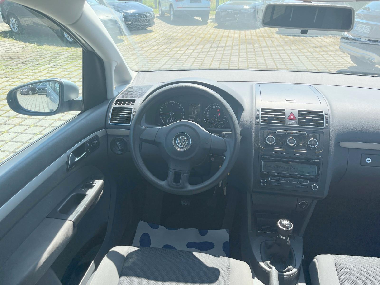 Volkswagen Touran 2011 — photo 9