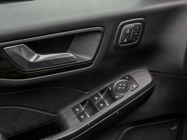 Ford Kuga 2.5 Plug-In Hybrid Vignale Stauassistent