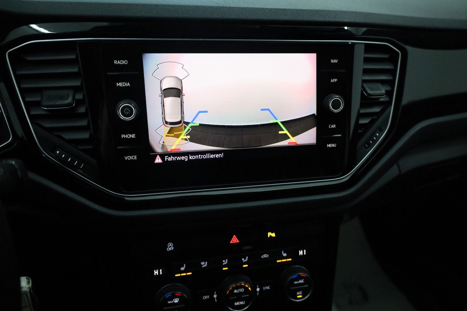 Fahrzeugabbildung Volkswagen T-Roc Style Navi,LED,SH,PDC,Panorama,Kamera