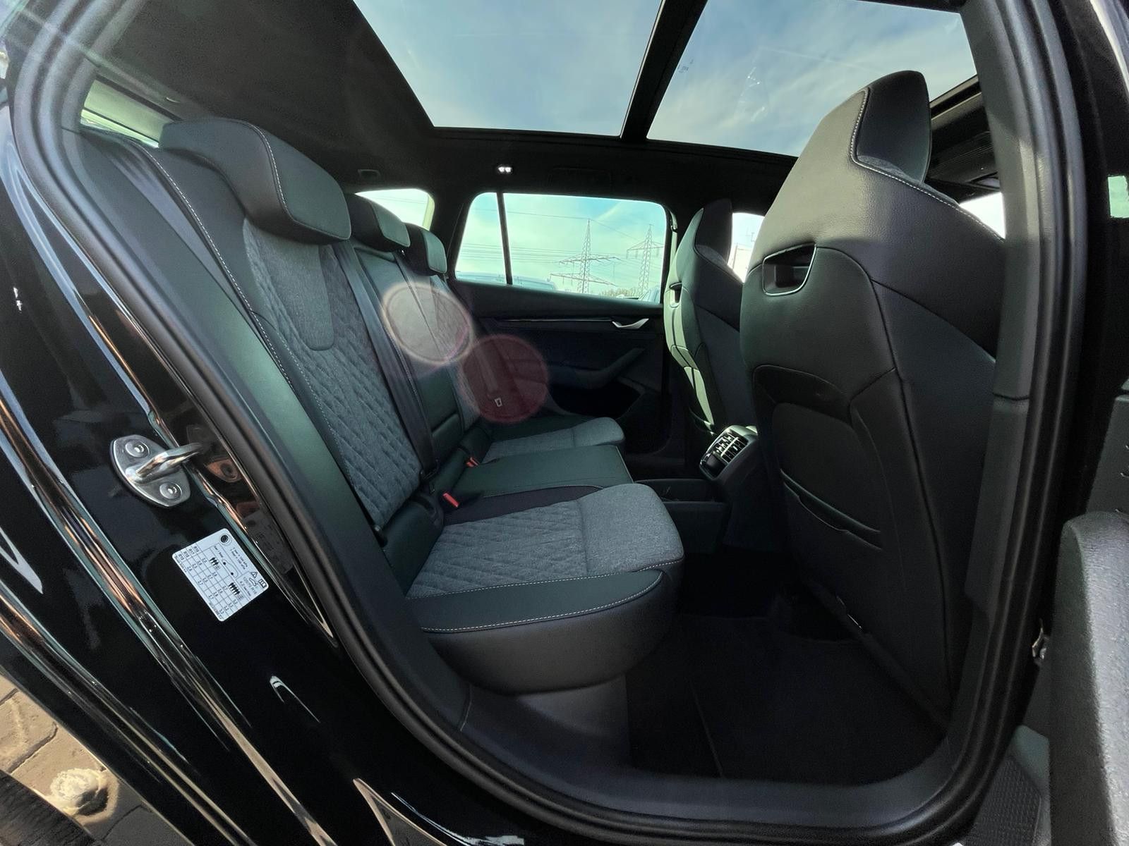 Fahrzeugabbildung SKODA Octavia 1.5 DSG Sportline PANO*MATRIX*AHK*5J.GAR