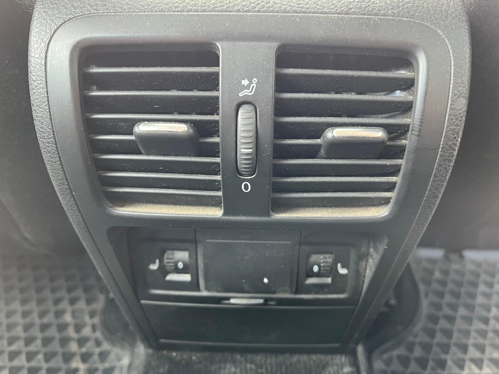 Volkswagen Passat 2010 — photo 28