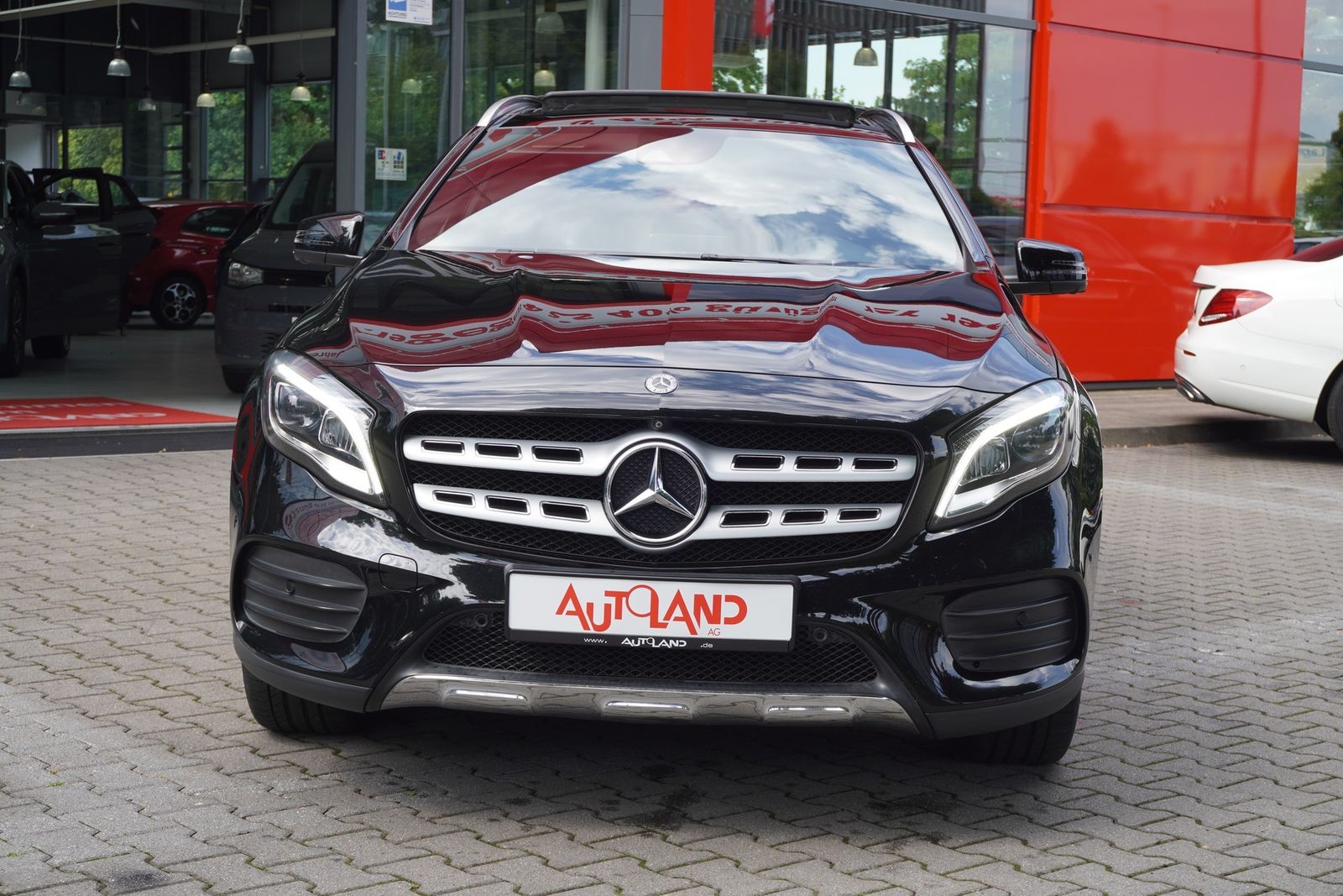 Mercedes-Benz GLA 220d AMG Line LED Navi Pano AHK 360 SHZ foto 3