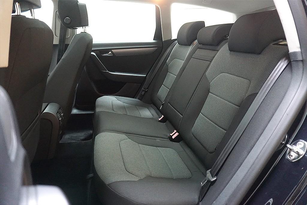 Volkswagen Passat 2011 — photo 12