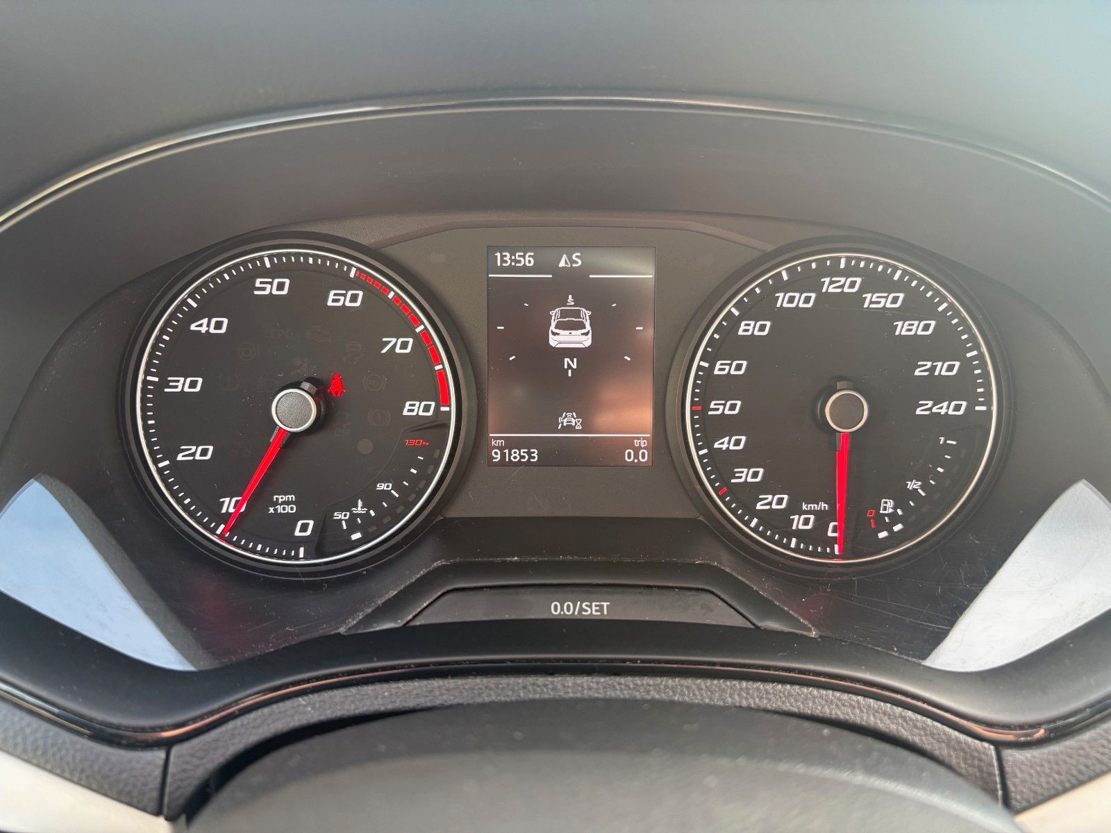 Fahrzeugabbildung SEAT Arona 1.0 Xcellence 85kW Navi SHZ PDC 1.HAND
