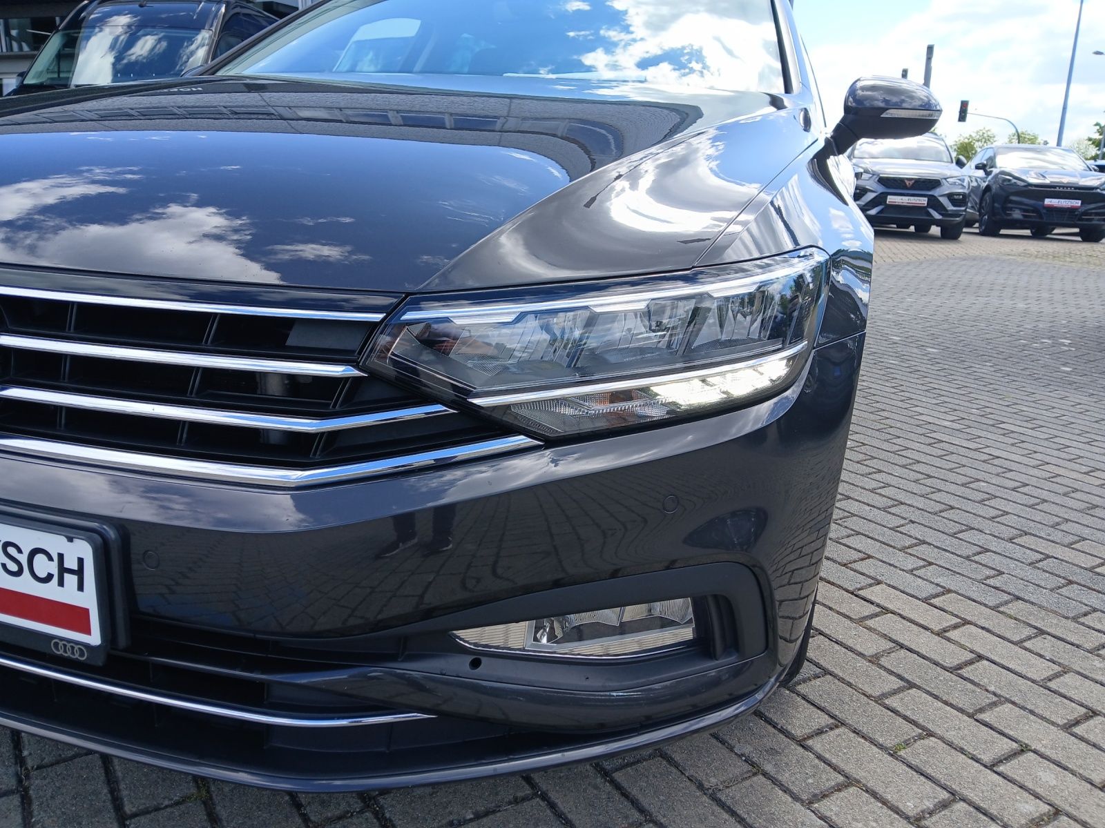 Fahrzeugabbildung Volkswagen Passat Variant TDI Business DSG LED AHK Navi ACC