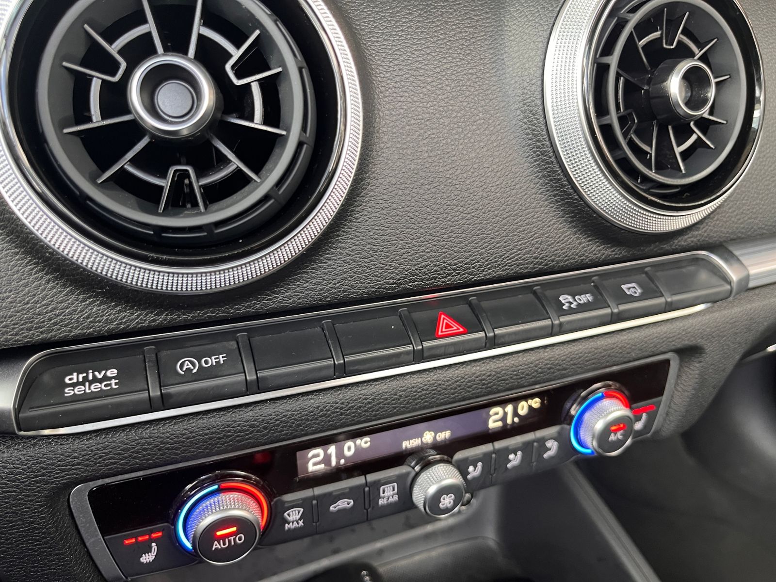 Fahrzeugabbildung Audi A3 Cabriolet Sport 35 TFSI S tronic AHK NAVI LED
