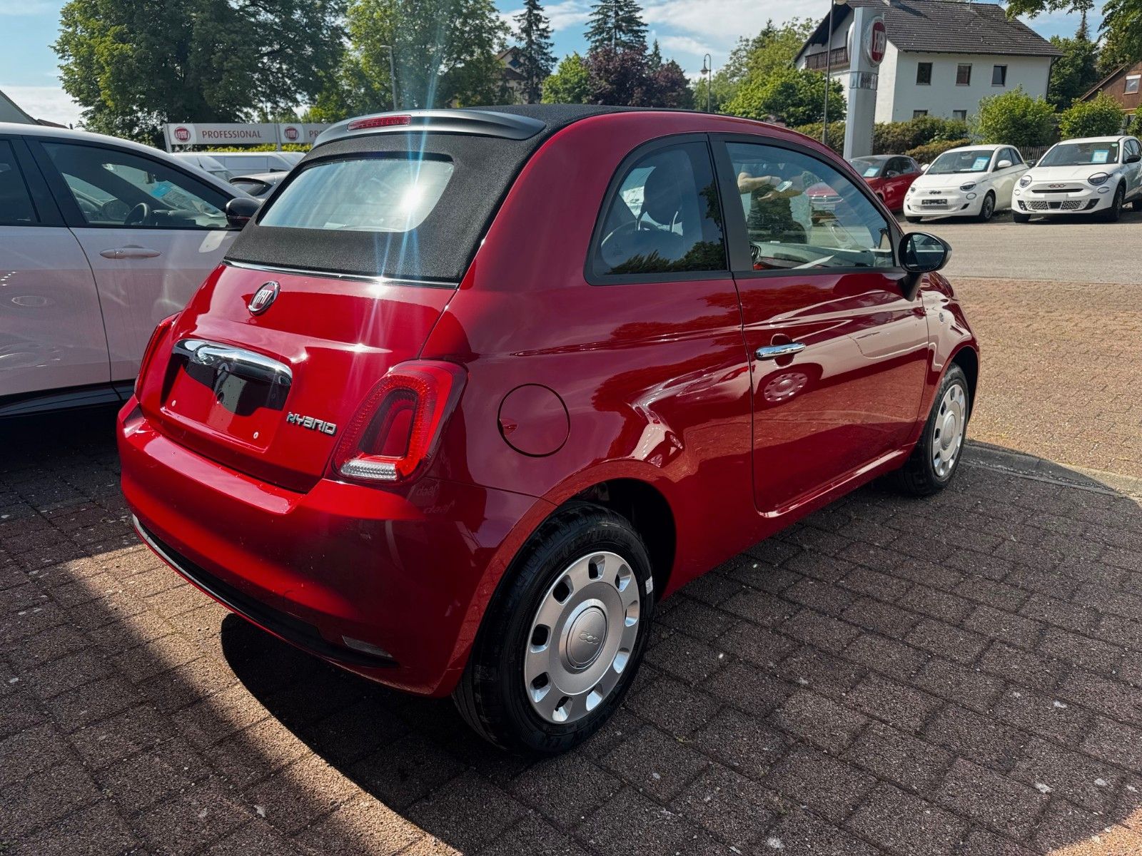 Fahrzeugabbildung Fiat 500C Carplay Tempomat Klima Tageszulassung Rot