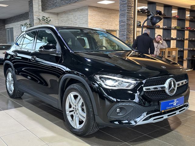 MERCEDES-BENZ GLA 250 e Business SHZ PDC Navi R.Cam Tempomat