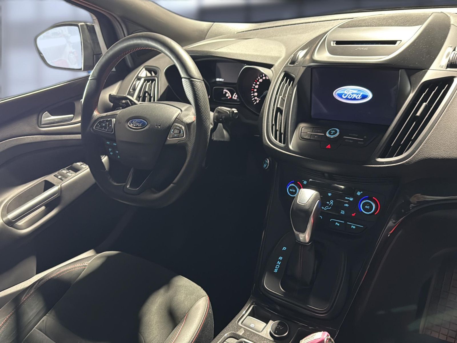 Fahrzeugabbildung Ford Kuga ST-Line/ ATM bei 52.000km / unfallfrei