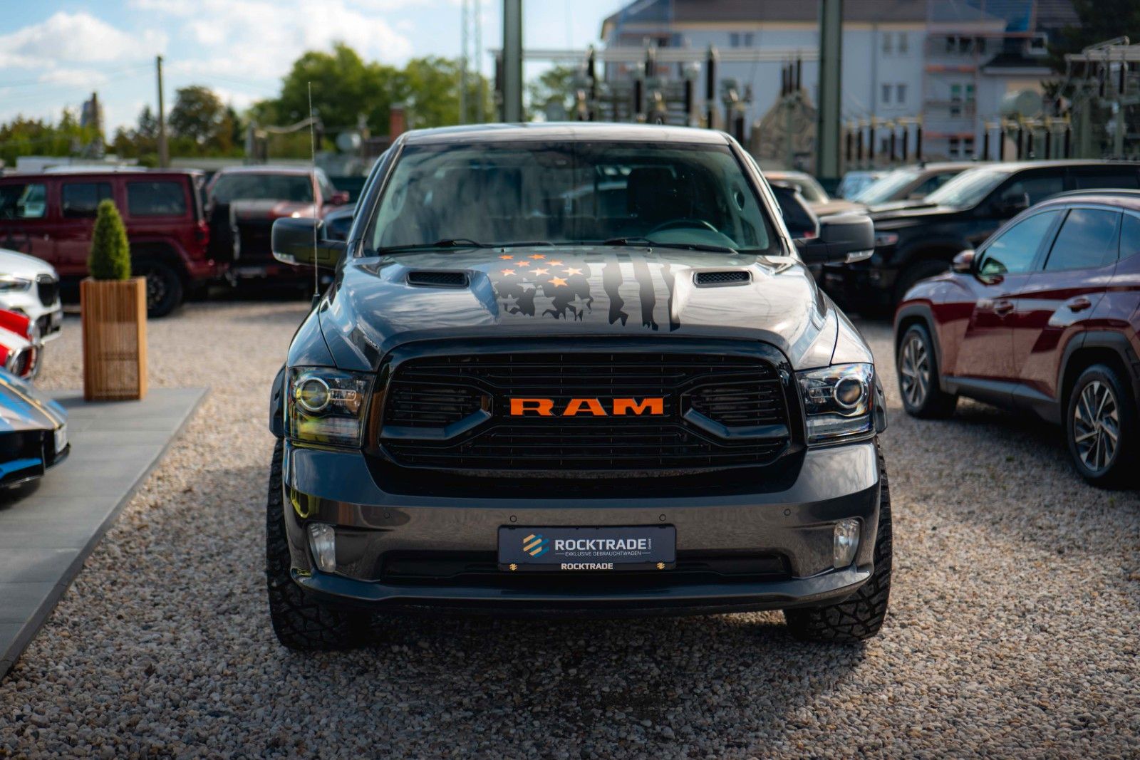 Fahrzeugabbildung Dodge RAM 5.7 V8 HEMI 4x4 OFFROAD Night-Paket *LED*