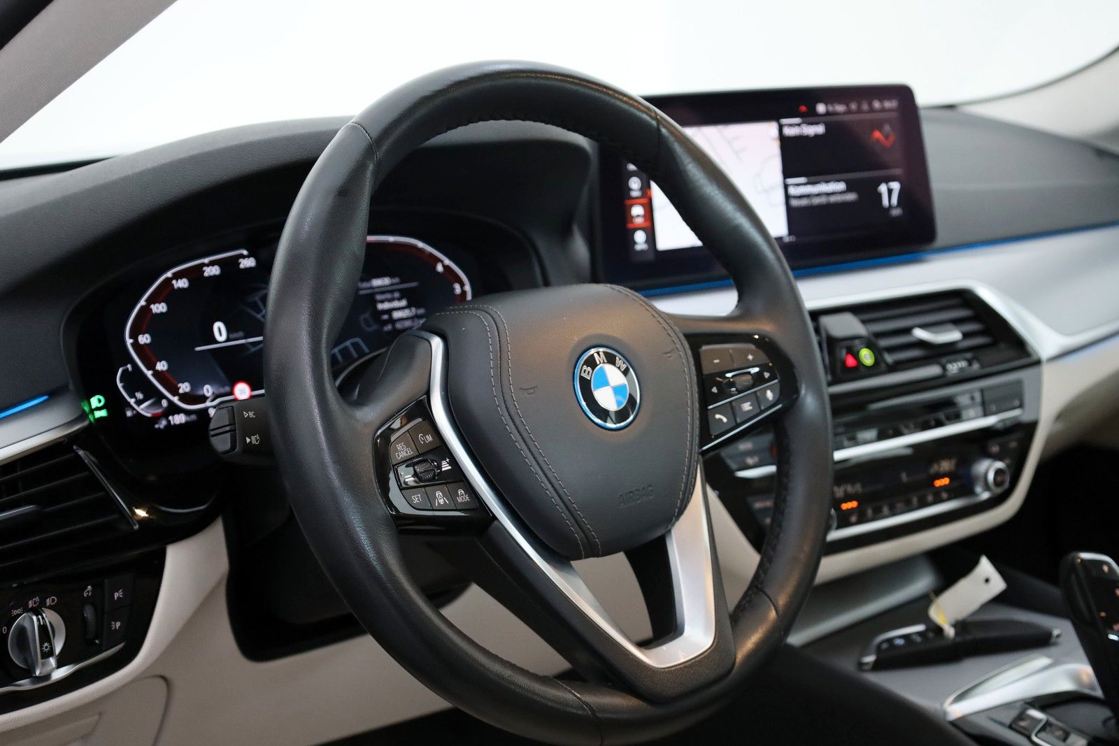 Fahrzeugabbildung BMW 530e Leder,Navi,LED,SpSi,SH,Kamera,Parkassist.