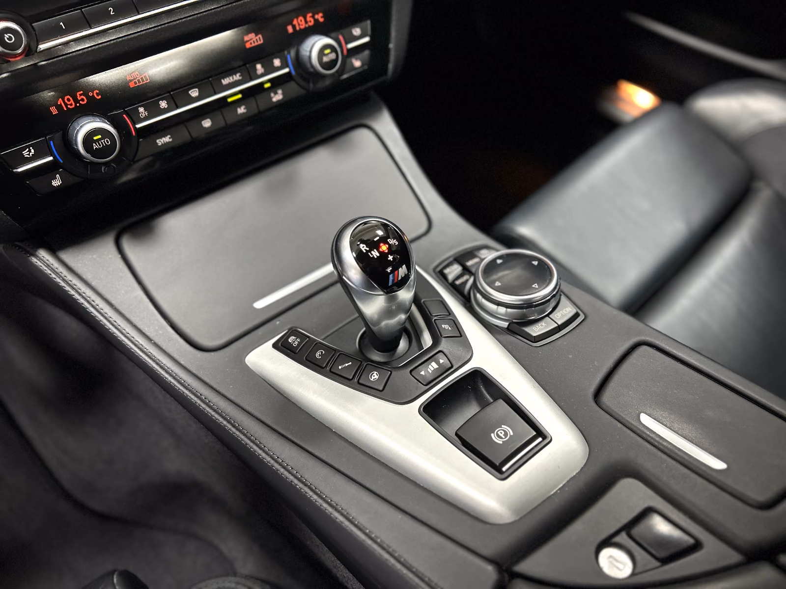 BMW M5 COMPETITION V8 4.4 575ch - PACK COMPETITION - HARMAN KARDON - HUD - CUIR MÉRINOS - SIÈGES CHAUFFANTS