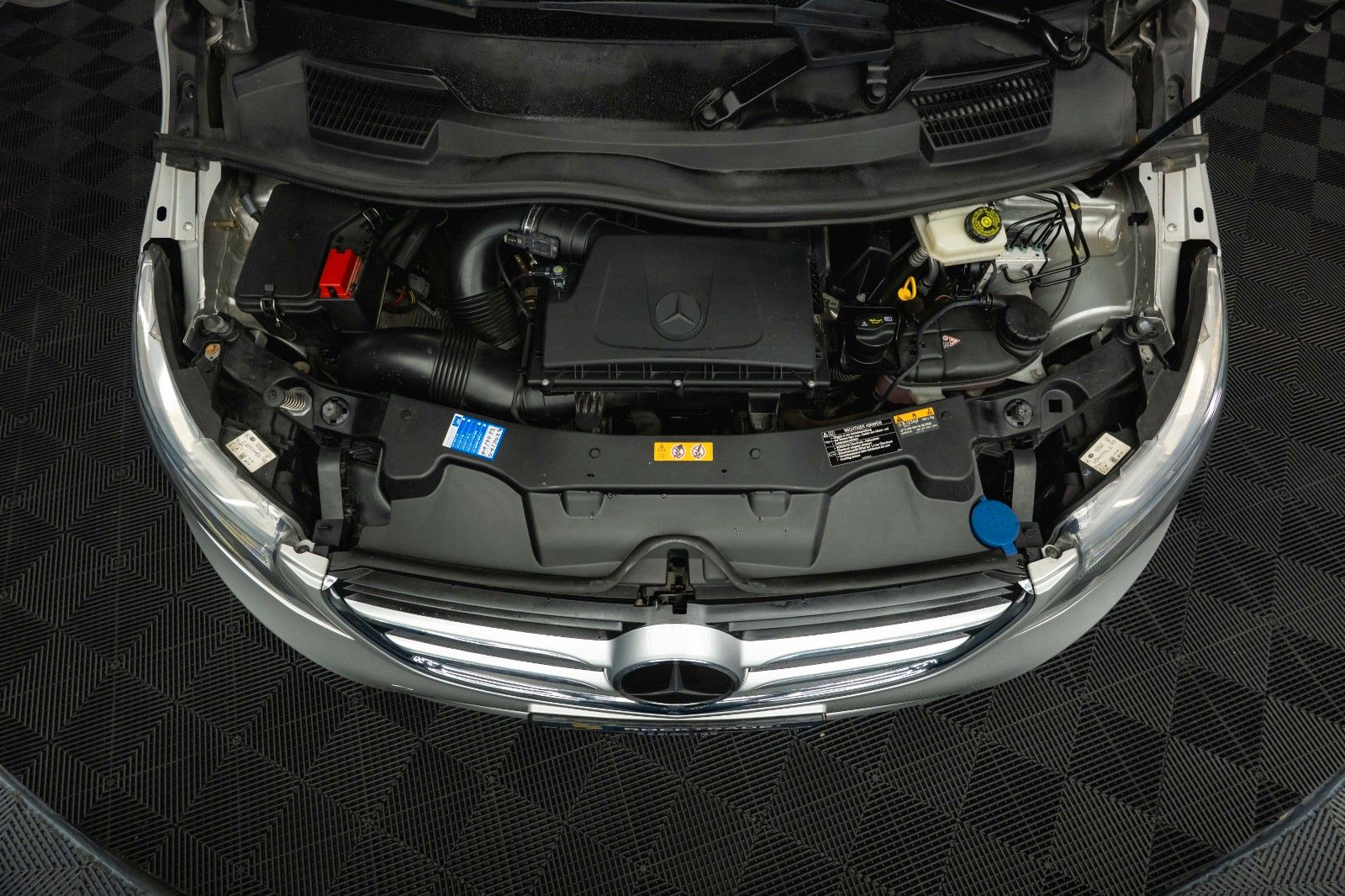 Fahrzeugabbildung Mercedes-Benz V 220 CDI EDITION Sport lang *ACC*DAB*6 Sitze*