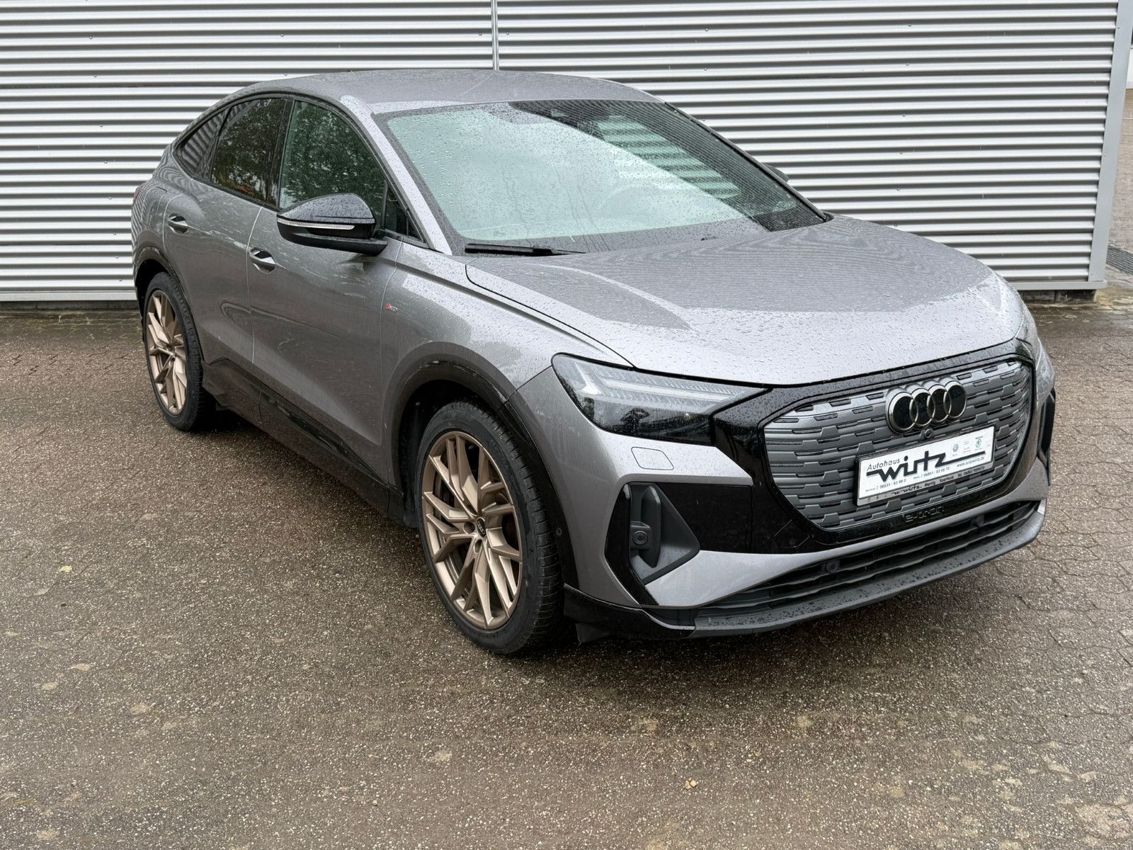 Fahrzeugabbildung Audi Q4 e-tron Sportback 50 Edition One quattro 220KW