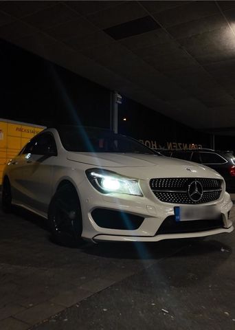 Mercedes-Benz Mercedes CLA 220 AMG SportLine Rechtslenker