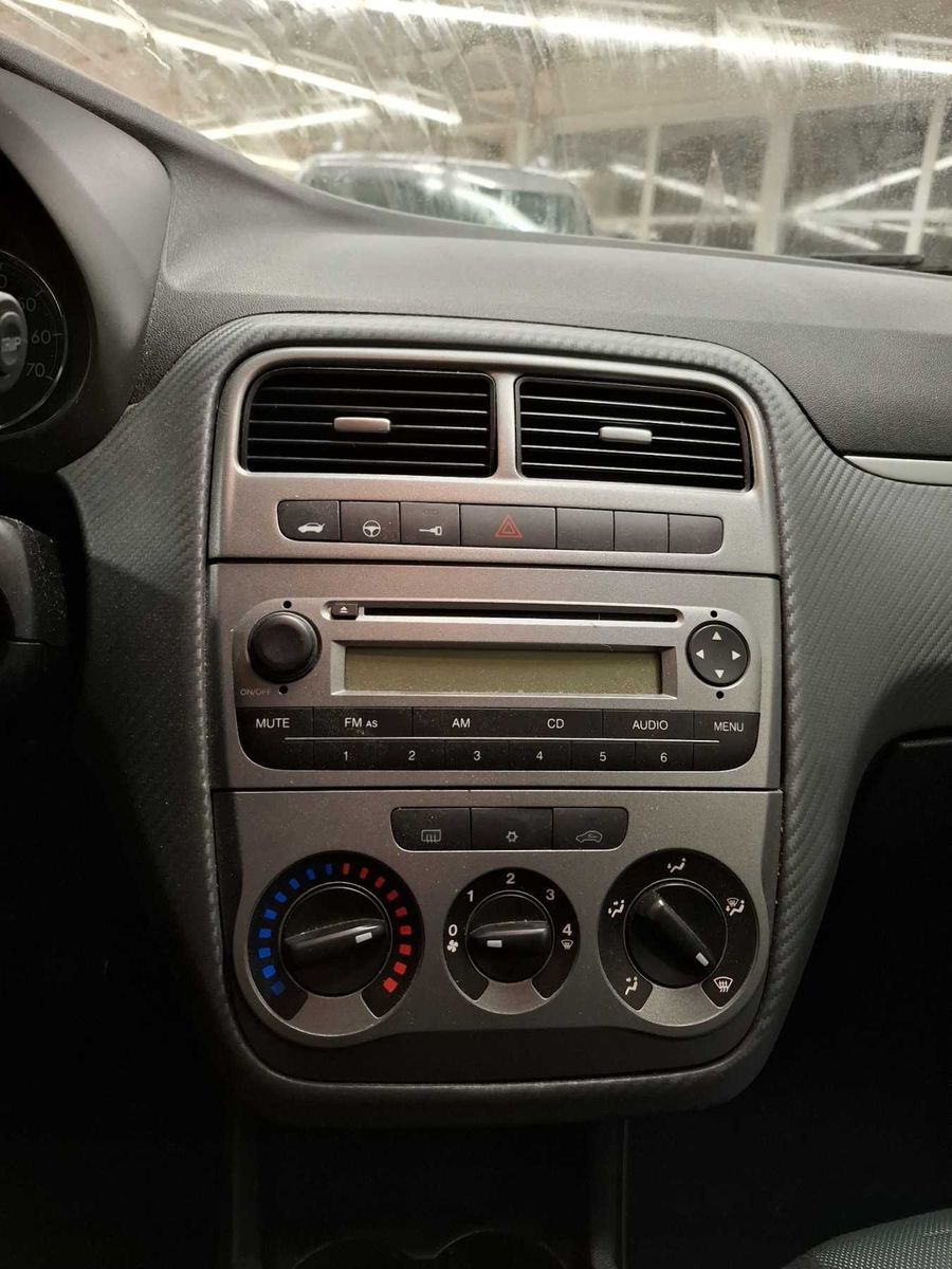 Fahrzeugabbildung Fiat Punto 1.4 8V Dynamic KLIMA