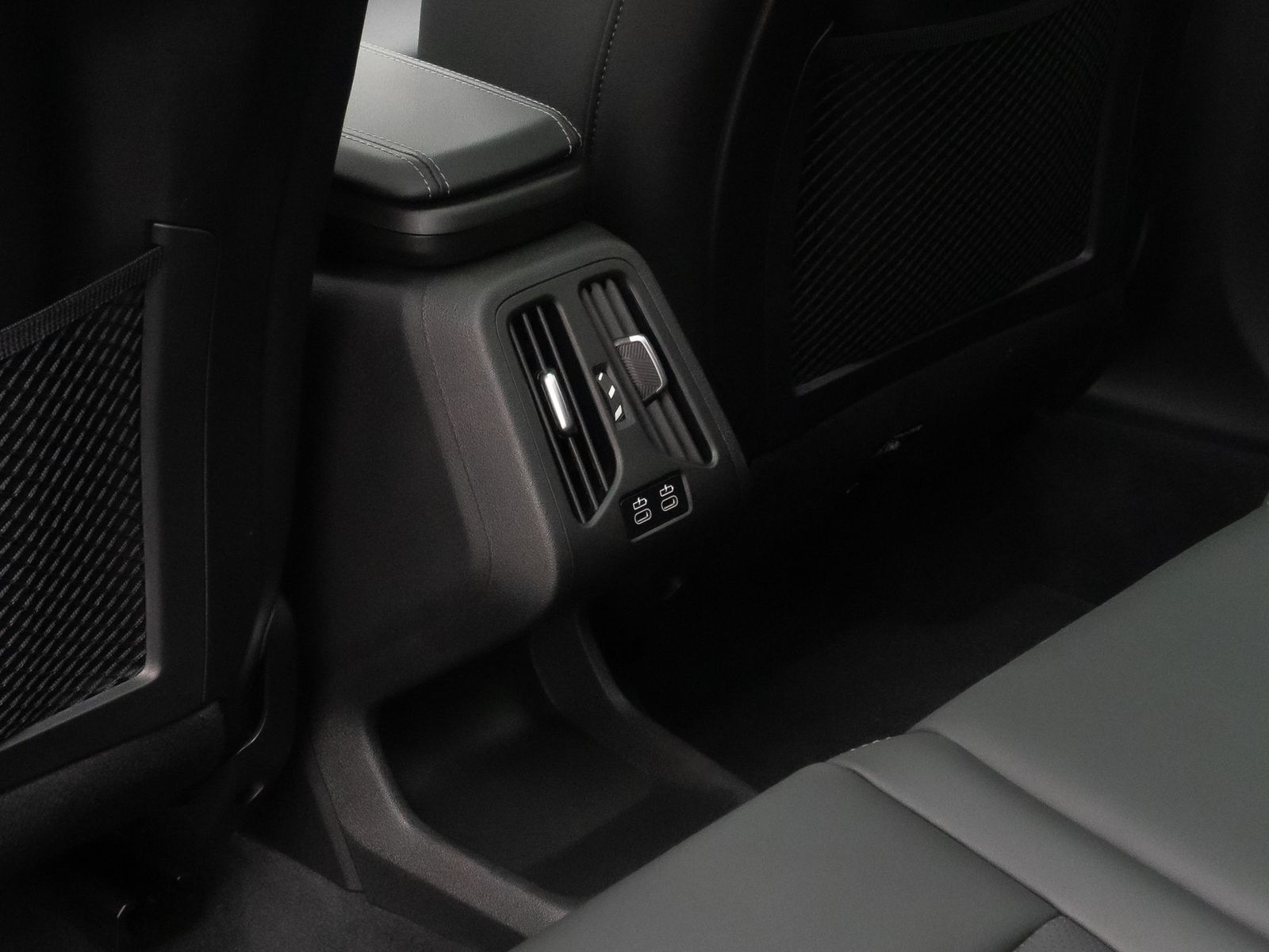 Fahrzeugabbildung BMW X1 xD23d xLine Panoram 360&deg;HUD AHK H/K DAB Voll