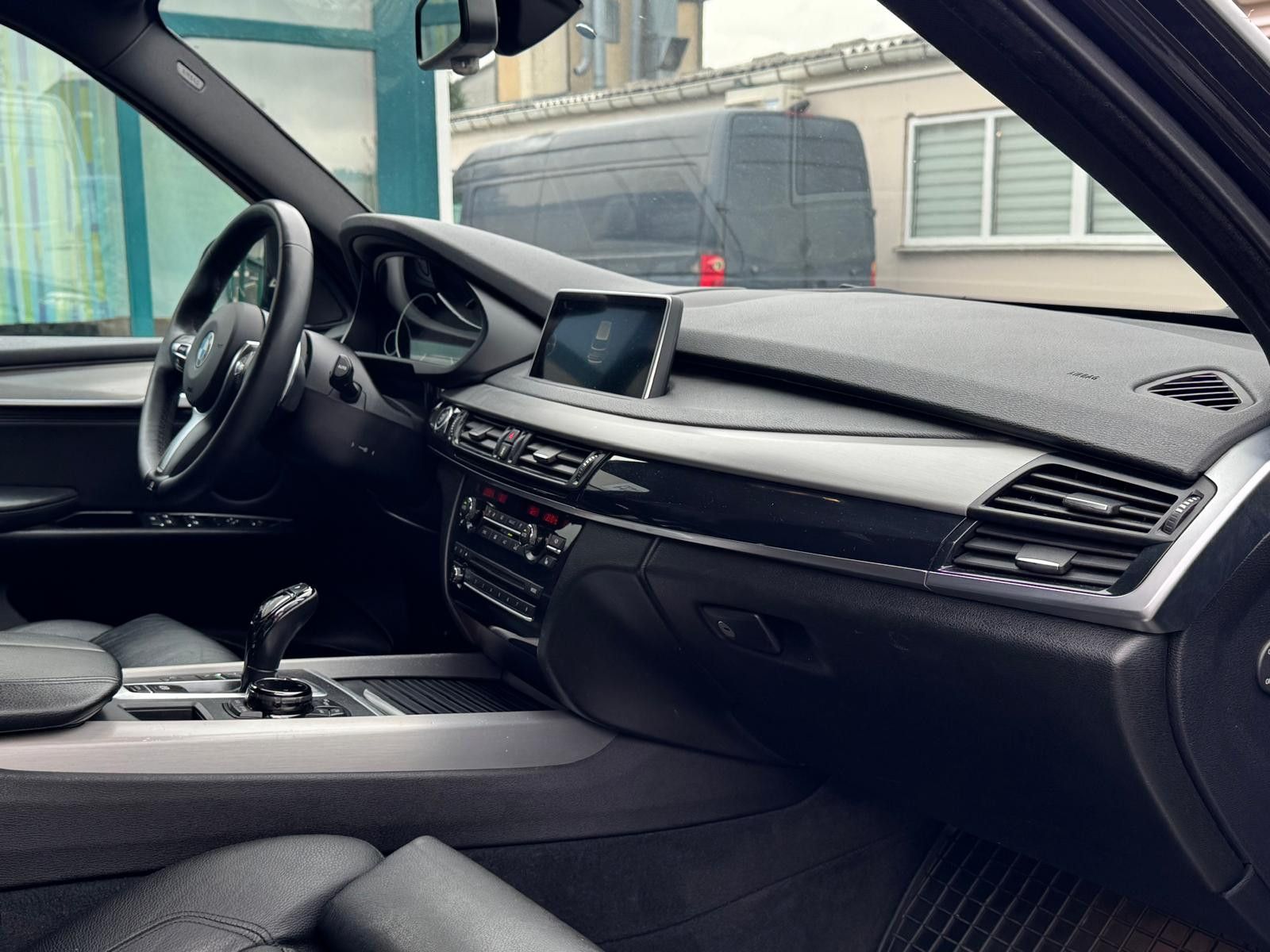 Fahrzeugabbildung BMW X5 xDrive 30 d M-Paket LED+NAVI+LEDER+MEMO+VIRTU