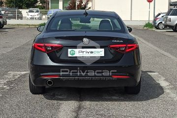 Alfa-Romeo Giulia - 6