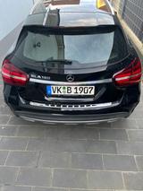 Mercedes-Benz GLA 180 DCT - - Mercedes-Benz GLA 180: Privatanbieter