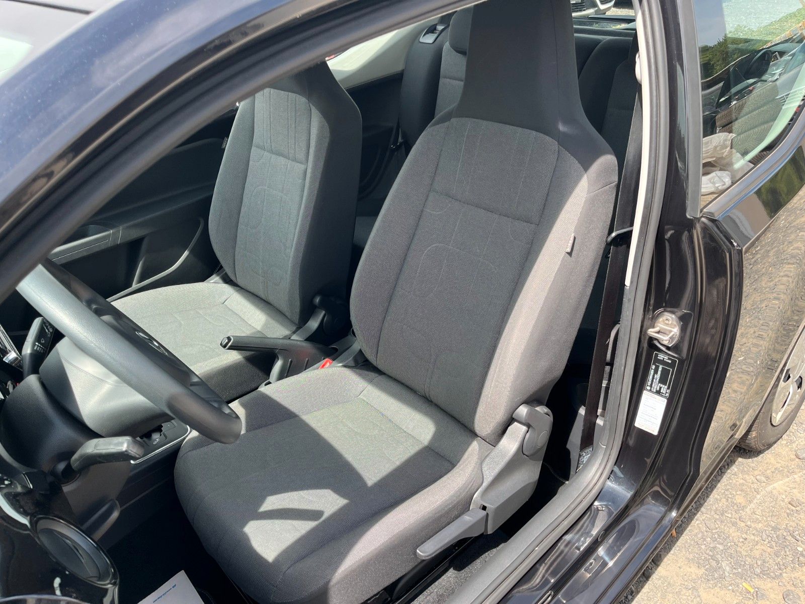 Fahrzeugabbildung Volkswagen up! 1.0 move Aut. Klima Sitzhzg SCHECKHEFT 2.HD