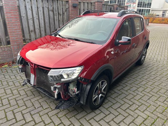 Dacia sandero stepway lichte unfall