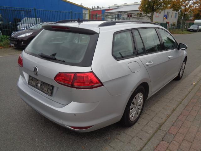 Volkswagen Golf 2014 — салон
