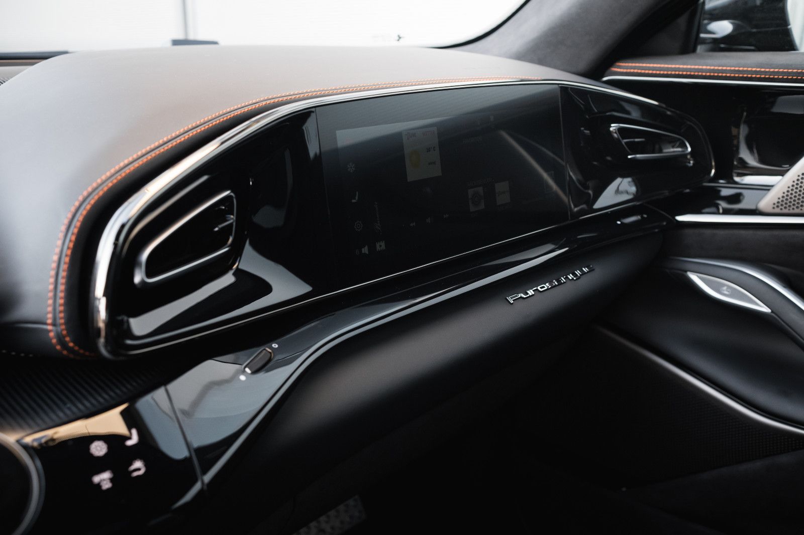 Fahrzeugabbildung Ferrari Purosangue-Pano-Lift-Burm.-360Kam.-Karbonlenkrad