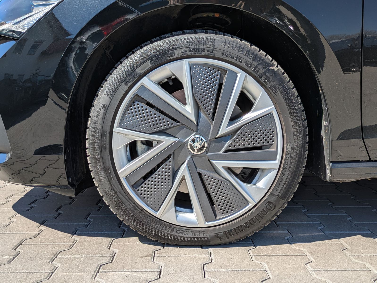 Fahrzeugabbildung SKODA Superb 2.0 TDI 4x4 Selection MATRIX*AHK*5J GAR.