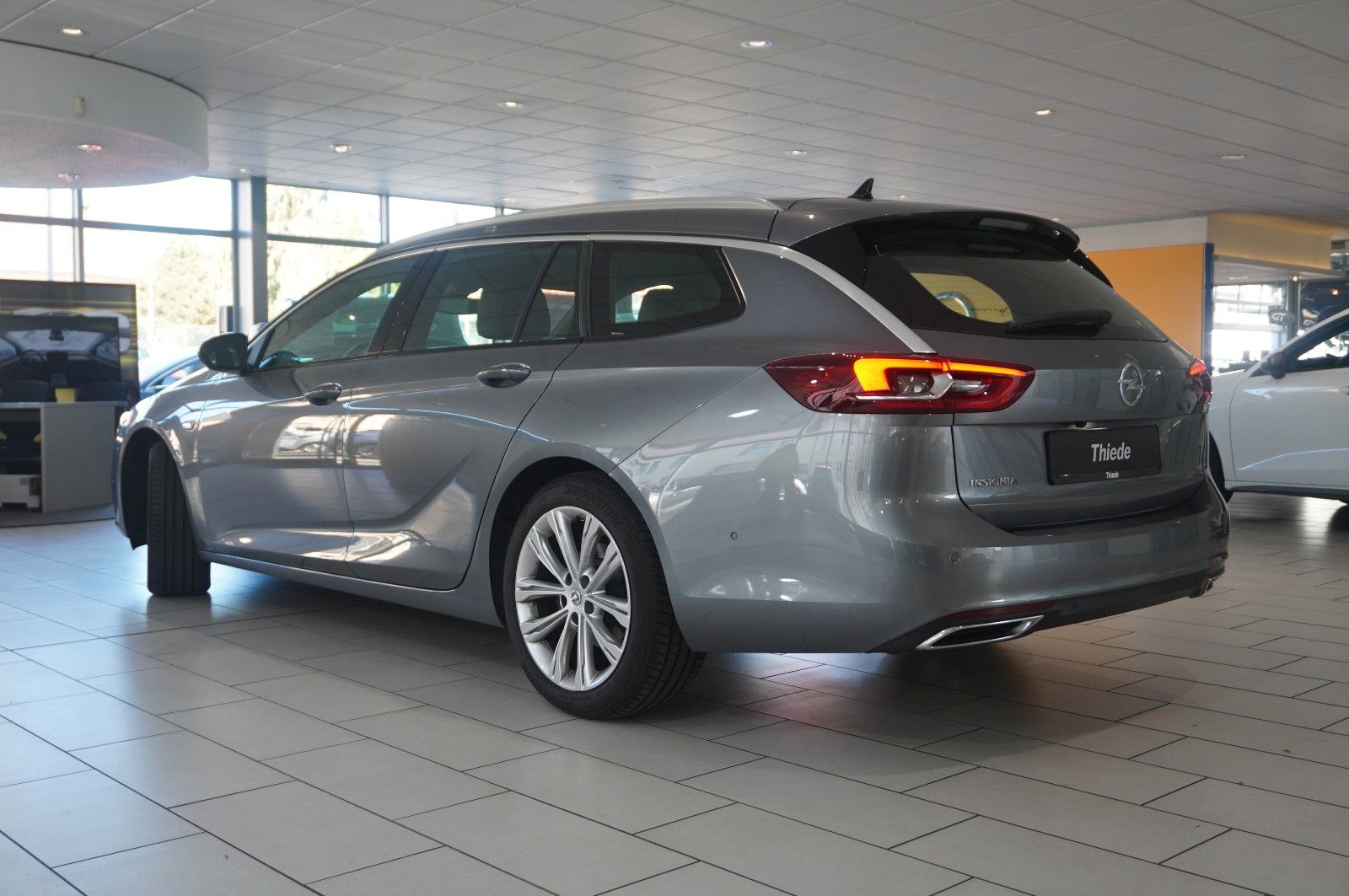 Fahrzeugabbildung Opel Insignia B ST 2.0D ELEGANCE NAVI/LED/KAMERA/DAB+