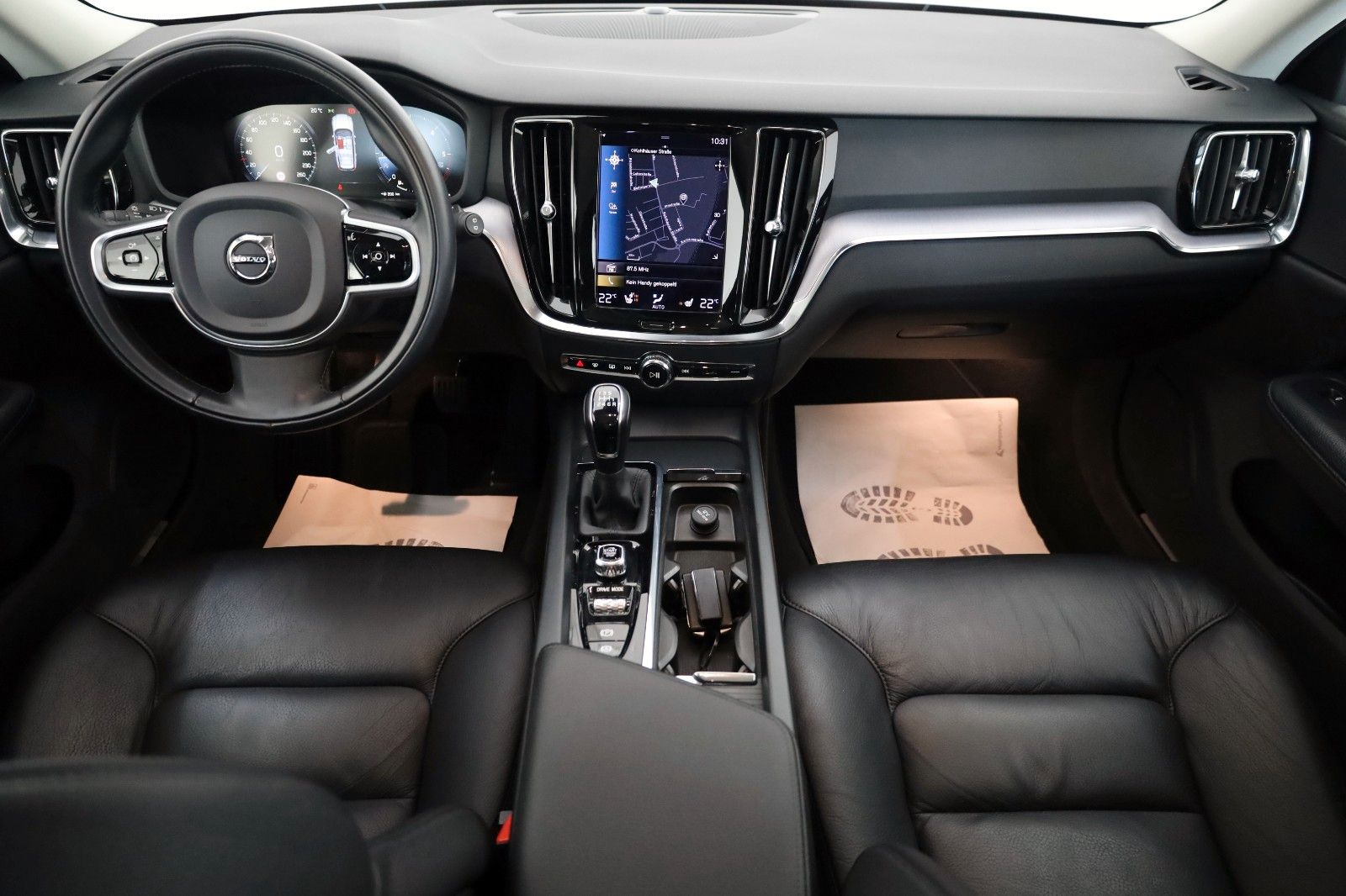 Fahrzeugabbildung Volvo V60 Kombi Momentum Pro Leder,Navi,LED,Kamera,App