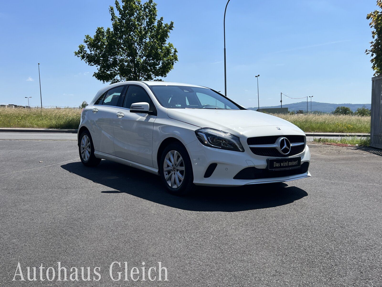 Fahrzeugabbildung Mercedes-Benz A 180 d Style/Navi/KEYLESS-GO Start-Funktion/LED