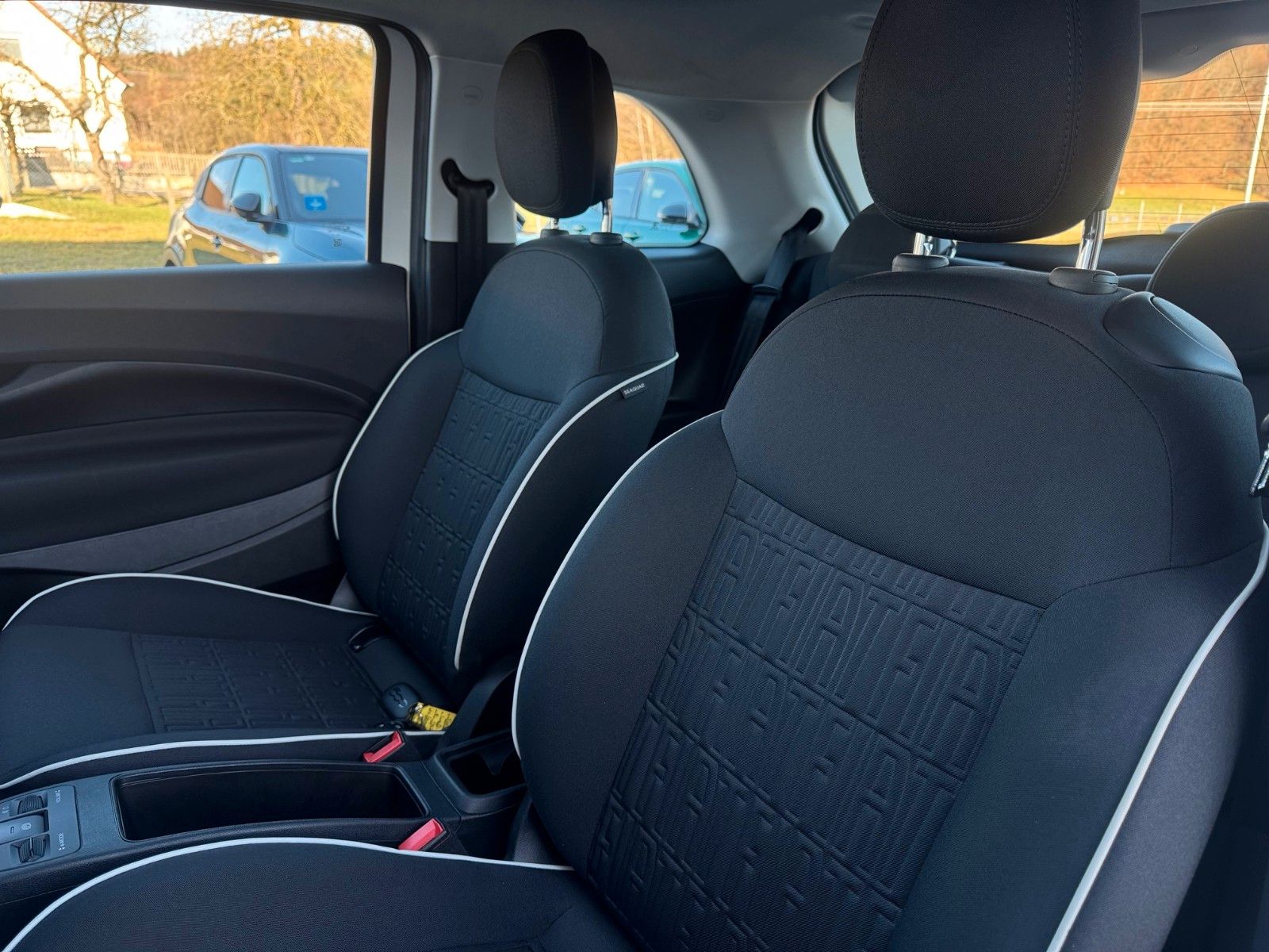 Fahrzeugabbildung Fiat 500e Carplay Klima Tempo