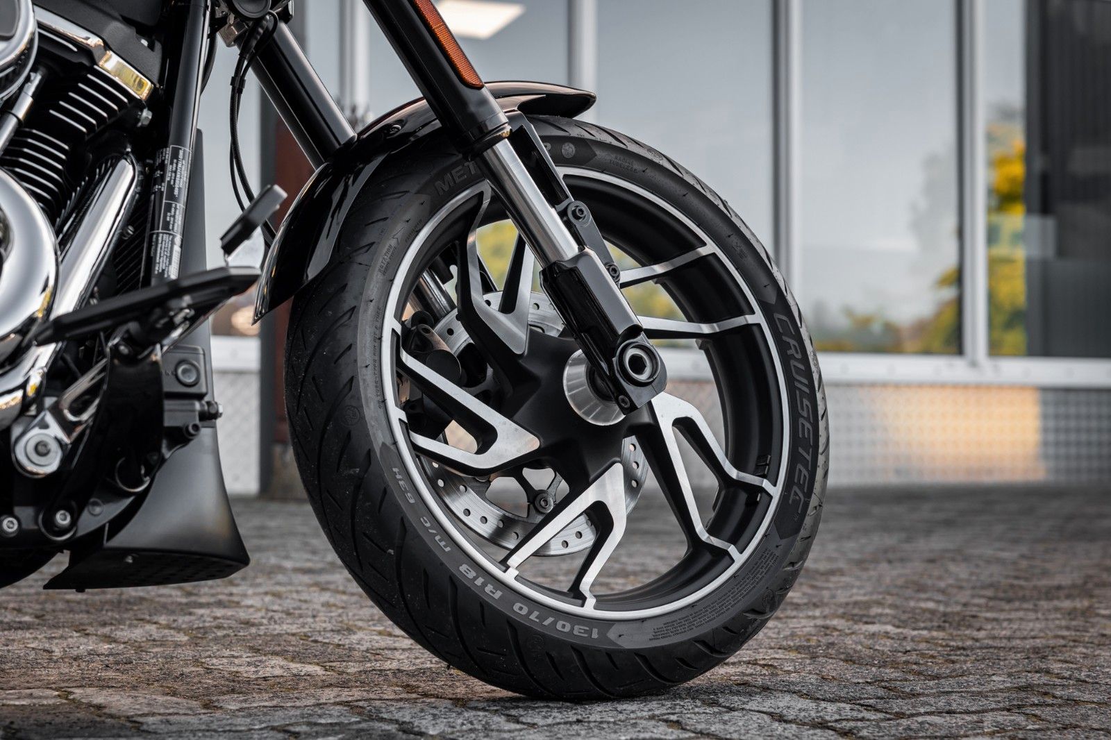 Fahrzeugabbildung Harley-Davidson FLSB Sport Glide Softail - JEKILL & HYDE STAGE 1