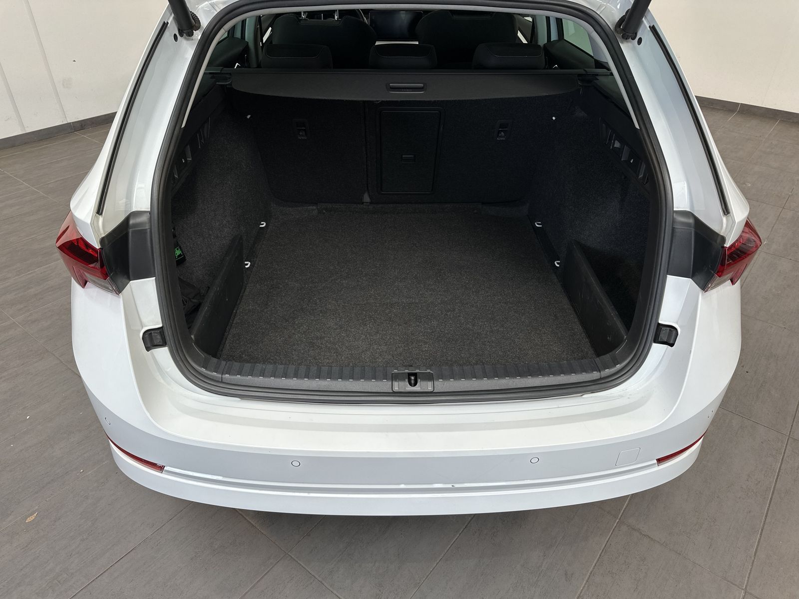 Fahrzeugabbildung SKODA Octavia Combi 2.0 TDI DSG NAV+LED+AHK+PANO+CANTO